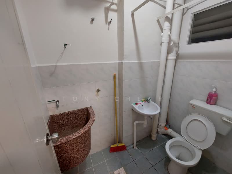 Apartment for Sale at Sri Impian Apartment - Tony Cheah - Bathroom - PropertyGuru.com.my