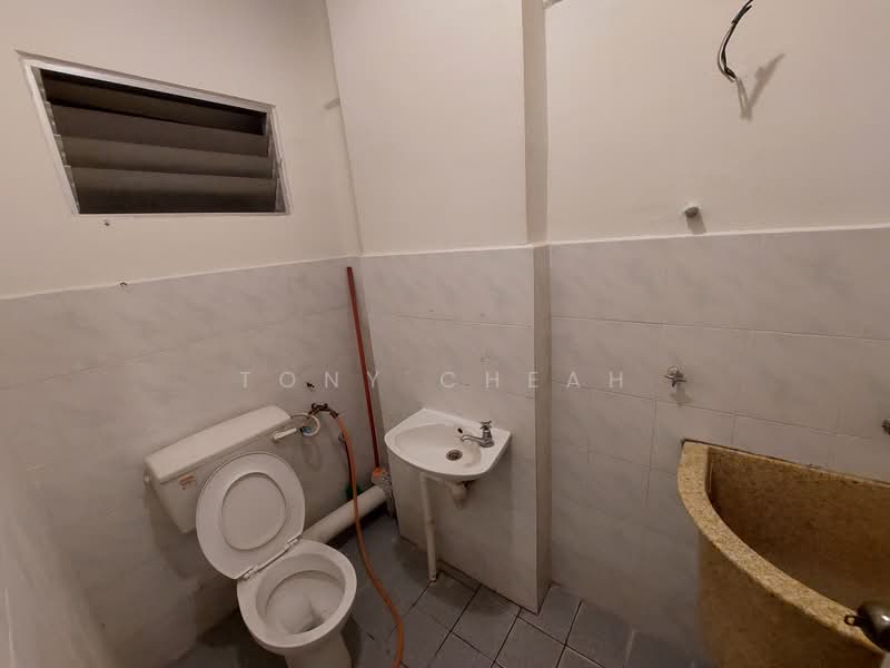 Apartment for Sale at Sri Impian Apartment - Tony Cheah - Bathroom - PropertyGuru.com.my