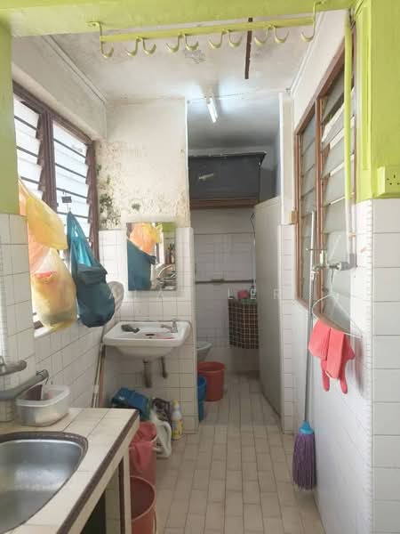 Flat for Sale at Flat Taman Ungku Tun Aminah - Alan Ler - Bathroom - PropertyGuru.com.my