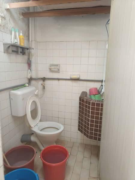 Flat for Sale at Flat Taman Ungku Tun Aminah - Alan Ler - Bathroom - PropertyGuru.com.my