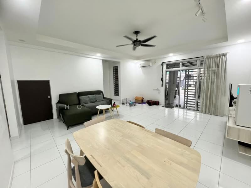 Setia Tropika untuk Untuk Dijual - RM 788,000, Mac 2026 - Living Room - PropertyGuru.com.my