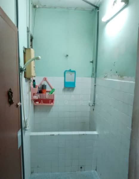 1-storey Terraced House for Sale in Kelana Jaya (Petaling Jaya) - Absyarie Syafiq Shahrin - Bathroom - PropertyGuru.com.my