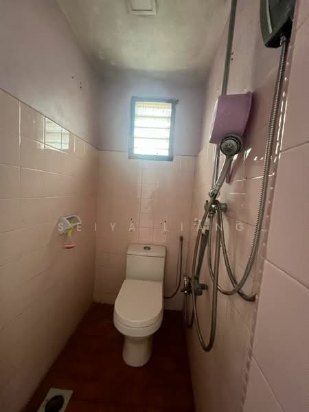 Jalan keembong 47,taman Johor jaya untuk Untuk Dijual - RM 360,000, Mac 2026 - Bathroom - PropertyGuru.com.my
