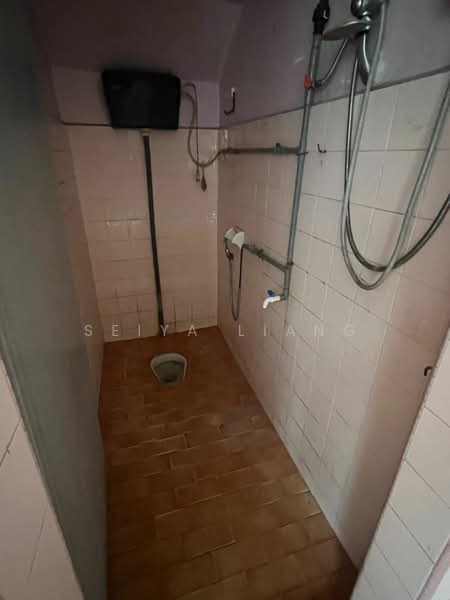 Jalan keembong 47,taman Johor jaya untuk Untuk Dijual - RM 360,000, Mac 2026 - Bathroom - PropertyGuru.com.my