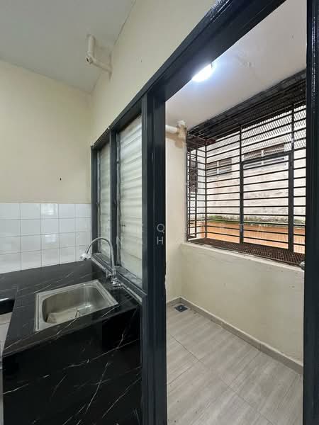 Taman Bunga Raya untuk Untuk Dijual - RM 125,000, Mac 2026 - Kitchen - PropertyGuru.com.my