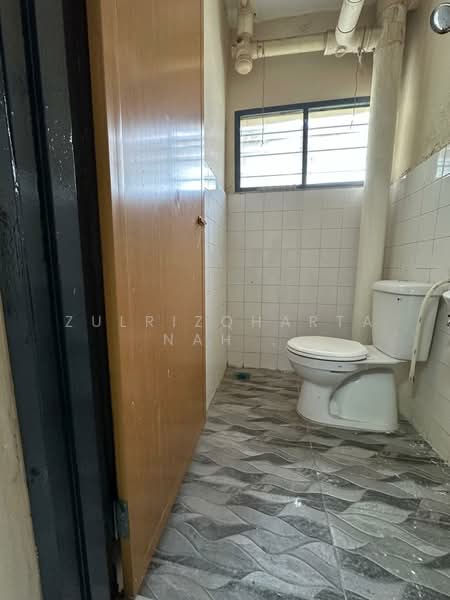 Taman Bunga Raya untuk Untuk Dijual - RM 125,000, Mac 2026 - Bathroom - PropertyGuru.com.my