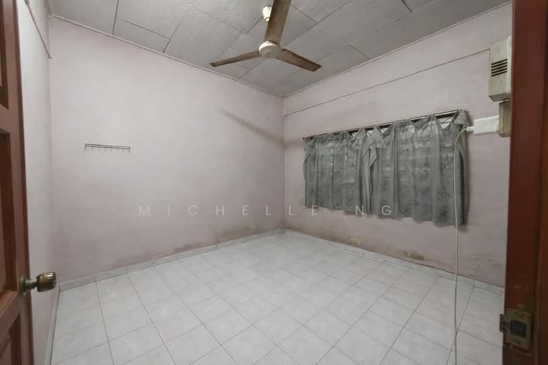 Jalan Bentara Tun Aminah Single Storey Terrace House - 3