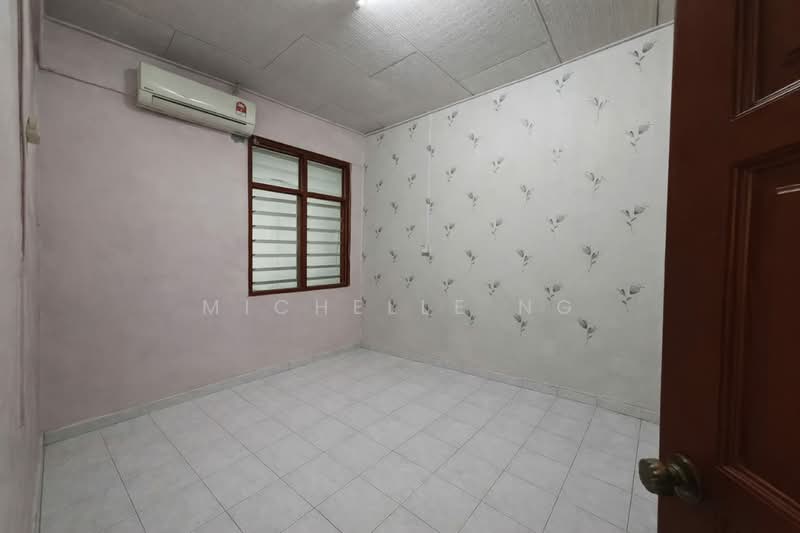 Jalan Bentara Tun Aminah Single Storey Terrace House - 4