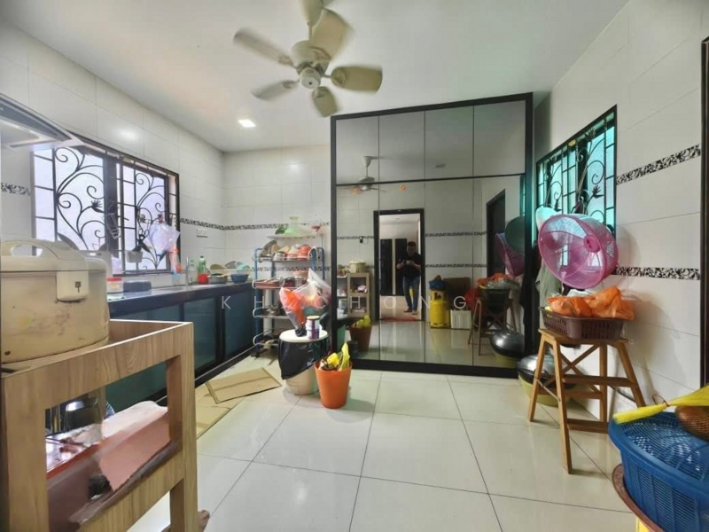 2-storey Terraced House for Sale in Bandar Bukit Tinggi 2 (Klang) - KH Chong - Kitchen - PropertyGuru.com.my