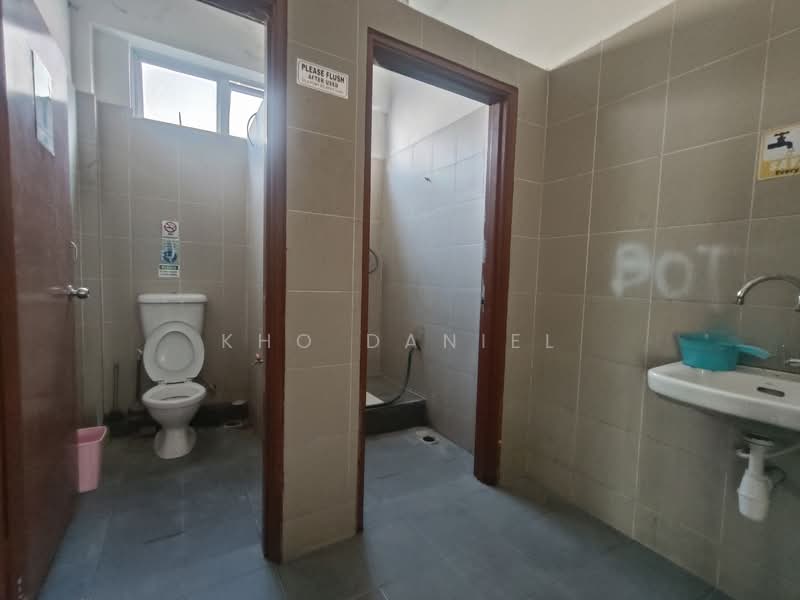 Factory for Rent in Taman Perindustrian Air Hitam (Klang) - Kho Daniel - Bathroom - PropertyGuru.com.my