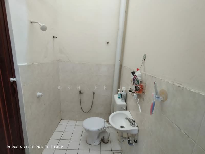 2-storey Terraced House for Sale in Taman Putra Perdana (Puchong) - Ashlee LSS - Bathroom - PropertyGuru.com.my