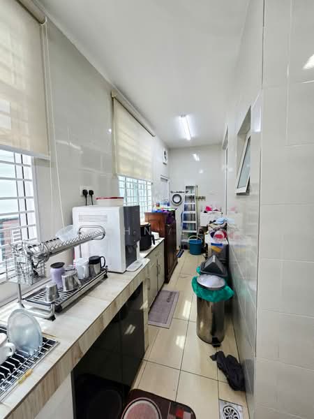 2-storey Terraced House for Sale in TAMAN PUCHONG UTAMA (Puchong) - John Lee - Kitchen - PropertyGuru.com.my