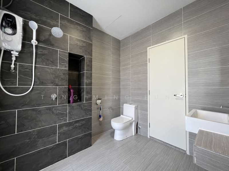 2-storey Terraced House for Rent in Dengkil (Selangor) - Tang Ming Fung - Bathroom - PropertyGuru.com.my