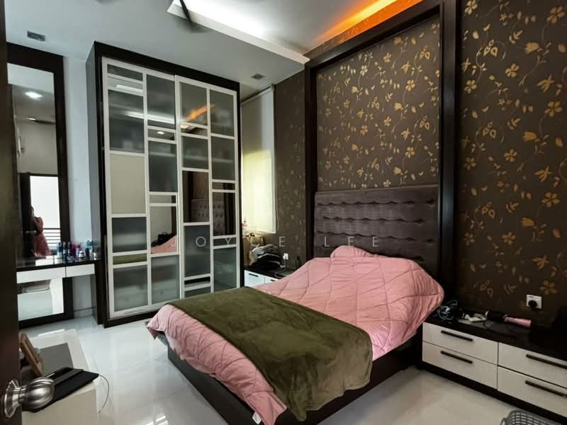 Semi-Detached House for Sale in Tanjung Bungah (Penang) - Joyce Lee - Master Bedroom with en-suite - PropertyGuru.com.my