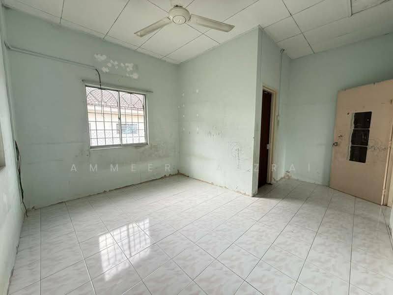 Bungalow for Sale in Taman Pinggiran Putra (Seri Kembangan) - Ammeer Nadzrai - Interior - PropertyGuru.com.my