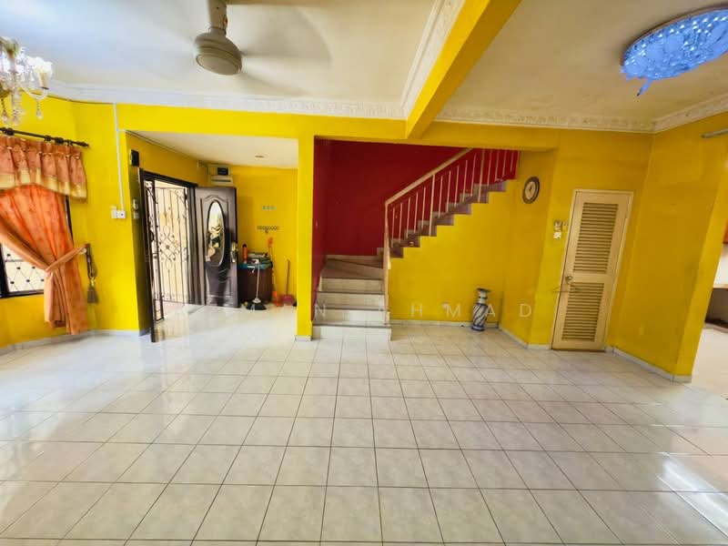 2-storey Terraced House for Sale in Seksyen 36 (Shah Alam) - Azman Ahmad - Living Room - PropertyGuru.com.my