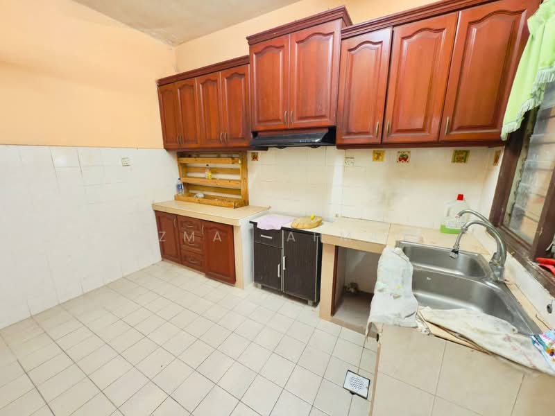 2-storey Terraced House for Sale in Seksyen 36 (Shah Alam) - Azman Ahmad - Kitchen - PropertyGuru.com.my