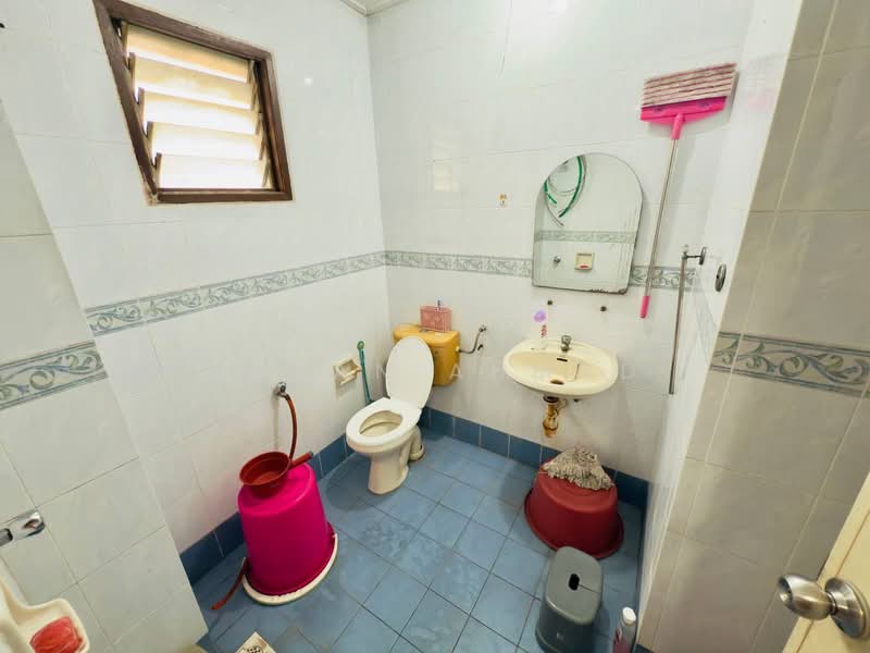 2-storey Terraced House for Sale in Seksyen 36 (Shah Alam) - Azman Ahmad - Bathroom - PropertyGuru.com.my