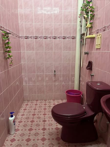 Bungalow for Sale in Taman Rasah Kemayan (Rasah) - Nurasmida Abdul Sattar - Bathroom - PropertyGuru.com.my