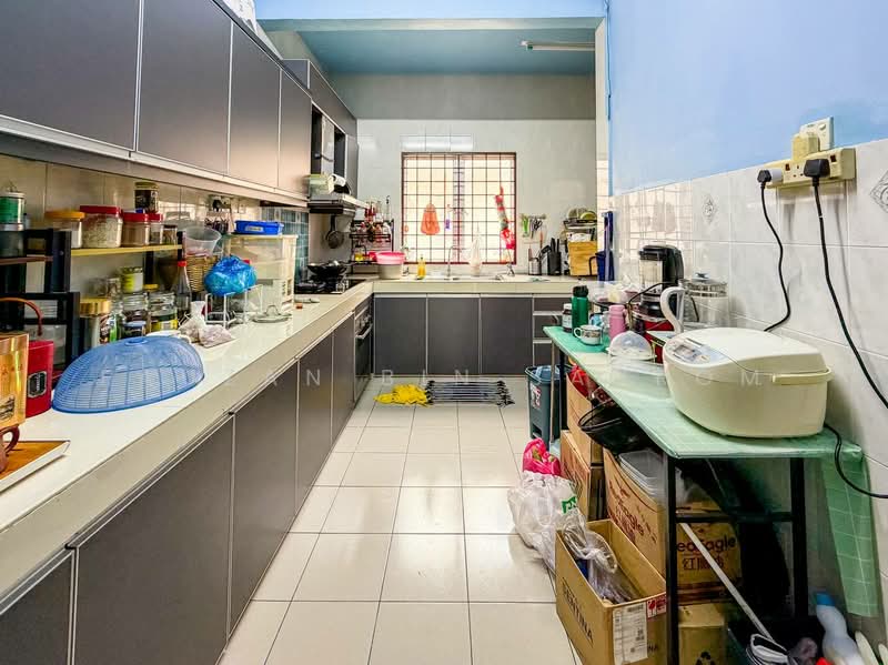 2-storey Terraced House for Sale in TAMAN PUCHONG UTAMA (Puchong) - Fauzan bin Sahrom - Kitchen - PropertyGuru.com.my