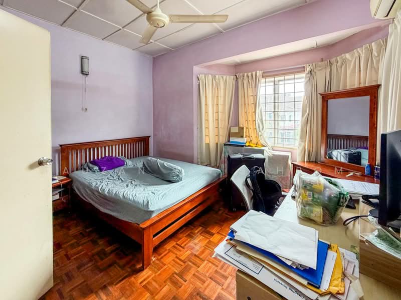 2-storey Terraced House for Sale in TAMAN PUCHONG UTAMA (Puchong) - Fauzan bin Sahrom - Bedroom - PropertyGuru.com.my
