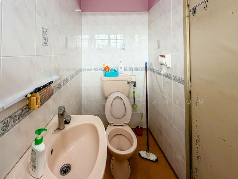 2-storey Terraced House for Sale in TAMAN PUCHONG UTAMA (Puchong) - Fauzan bin Sahrom - Bathroom - PropertyGuru.com.my