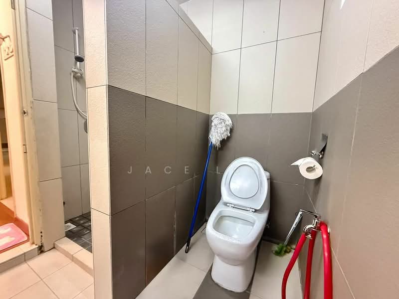 Apartment for Sale at Larkin Residence (Phase Three) - Jace Loh - Bathroom - PropertyGuru.com.my