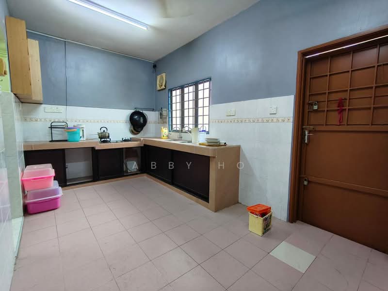Taman Datuk Thamby Chik Karim untuk Untuk Dijual - RM 268,000, Mac 2026 - Kitchen - PropertyGuru.com.my