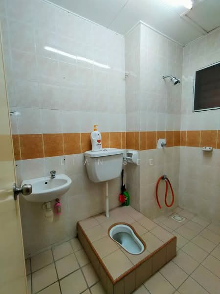 Bandar Bukit Raja untuk Untuk Disewa - RM 1,700 /bulan, Mac 2026 - Bathroom - PropertyGuru.com.my