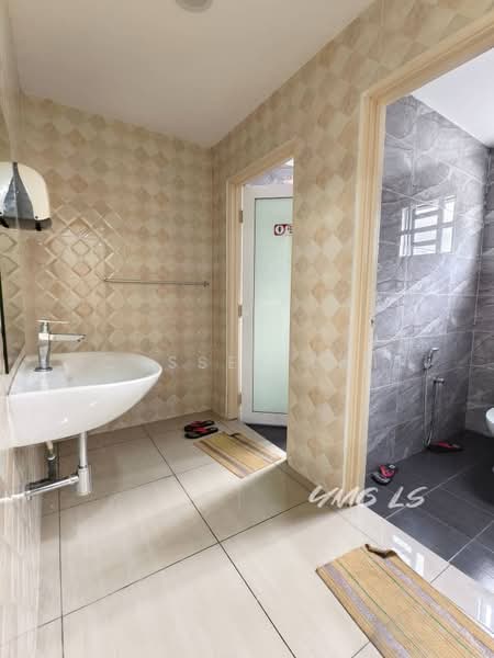 Shop / Office for Rent in Port Klang (Pelabuhan Klang) (Selangor) - Cassey Lim - Bathroom - PropertyGuru.com.my