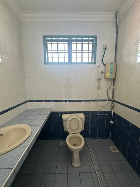 Jalan Nibong @ Taman Daya untuk Untuk Dijual - RM 650,000, Mac 2026 - Bathroom - PropertyGuru.com.my