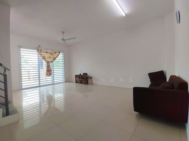 Pengkalan Double Storey Terrace House Facing Field For Sale untuk Untuk Dijual - RM 360,000, Mac 2026 - Living Room - PropertyGuru.com.my