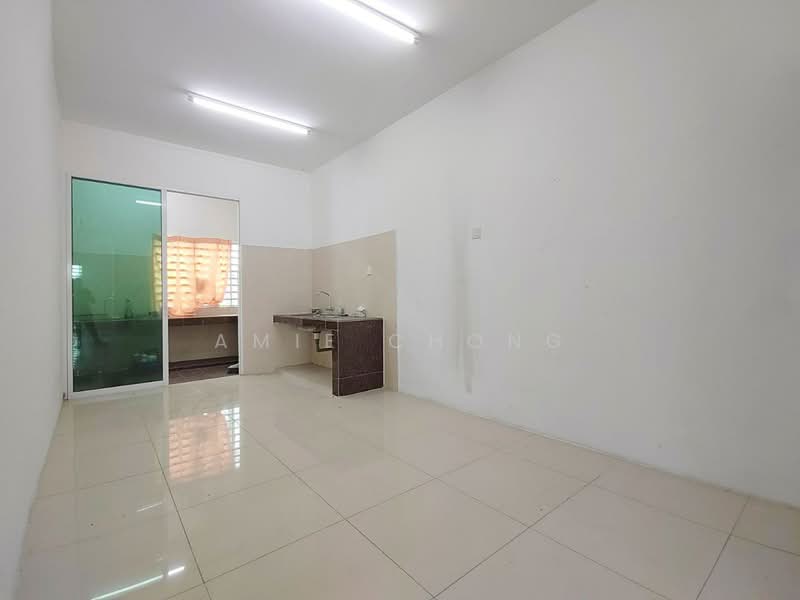 Pengkalan Double Storey Terrace House Facing Field For Sale untuk Untuk Dijual - RM 360,000, Mac 2026 - Kitchen - PropertyGuru.com.my