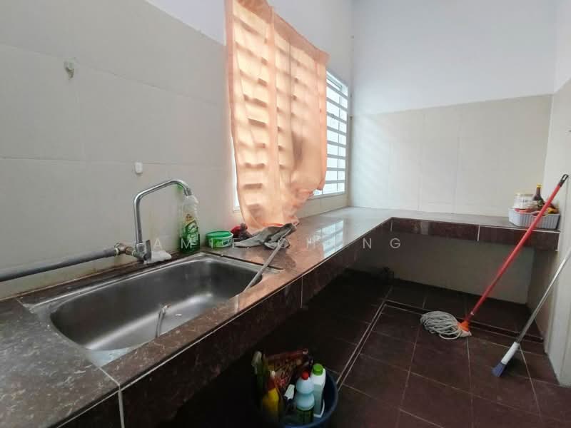 Pengkalan Double Storey Terrace House Facing Field For Sale untuk Untuk Dijual - RM 360,000, Mac 2026 - Kitchen - PropertyGuru.com.my