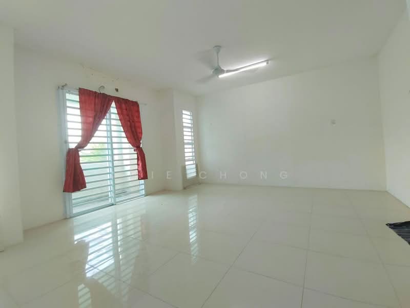 Pengkalan Double Storey Terrace House Facing Field For Sale untuk Untuk Dijual - RM 360,000, Mac 2026 - Living Room - PropertyGuru.com.my