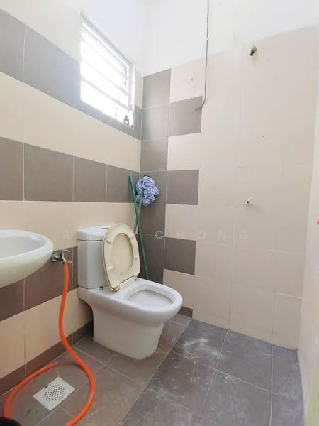 Pengkalan Double Storey Terrace House Facing Field For Sale untuk Untuk Dijual - RM 360,000, Mac 2026 - Bathroom - PropertyGuru.com.my