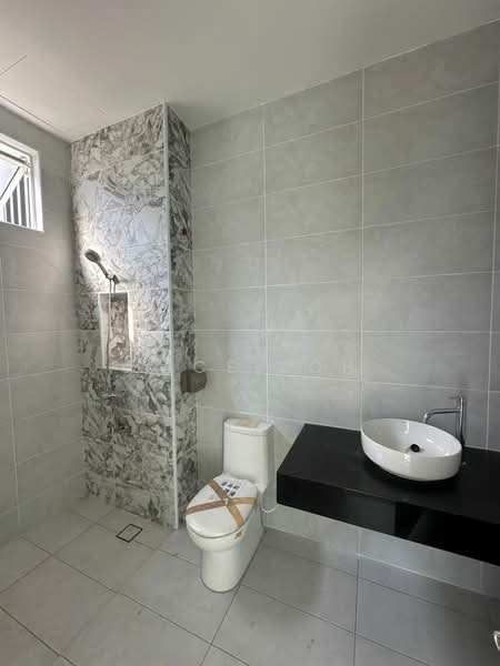 Cluster House for Sale in Taman Bestari Indah (Ulu Tiram) - Jace Loh - Bathroom - PropertyGuru.com.my