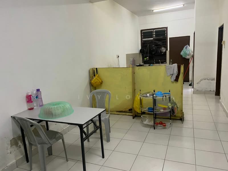 Taman Scientex Kulai untuk Untuk Dijual - RM 460,000, Apr 2026 - Kitchen - PropertyGuru.com.my