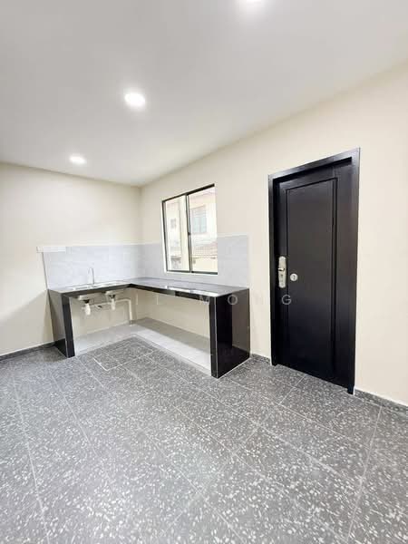 2-storey Terraced House for Sale in Taman Puteri Wangsa (Ulu Tiram) - Wil Mong - Kitchen - PropertyGuru.com.my
