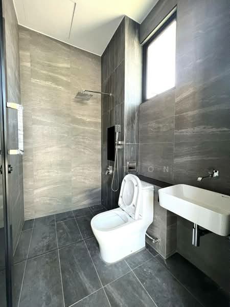 Setia Tropika untuk Untuk Dijual - RM 1,800,000, Mac 2026 - Bathroom - PropertyGuru.com.my