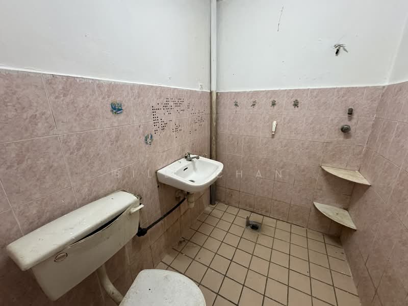 1-storey Terraced House for Sale in Taman Cheras Perdana (Cheras) - Billy Chan - Bathroom - PropertyGuru.com.my