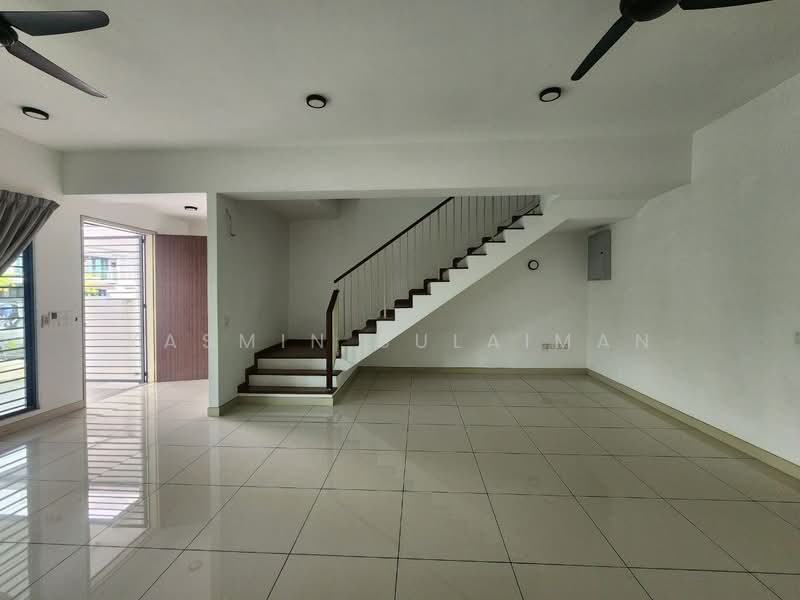 FREEHOLD Double Storey Terrace Denai Alam untuk Untuk Dijual - RM 930,000, Mac 2026 - Living Room - PropertyGuru.com.my