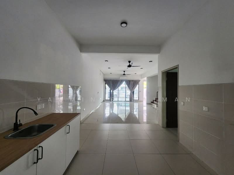 FREEHOLD Double Storey Terrace Denai Alam untuk Untuk Dijual - RM 930,000, Mac 2026 - Kitchen - PropertyGuru.com.my