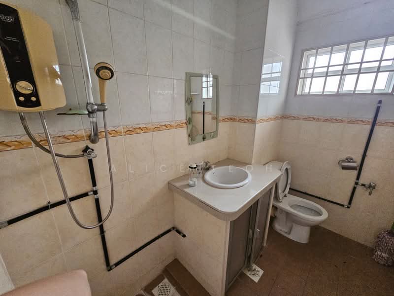 Rumah Teres 2 Tingkat untuk Dijual di Taman Sri Nibong (Bayan Lepas) - Alice Teoh - Bathroom - PropertyGuru.com.my