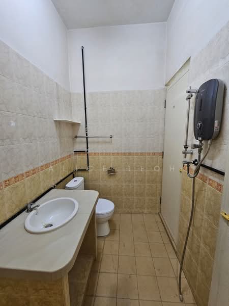 Rumah Teres 2 Tingkat untuk Dijual di Taman Sri Nibong (Bayan Lepas) - Alice Teoh - Bathroom - PropertyGuru.com.my