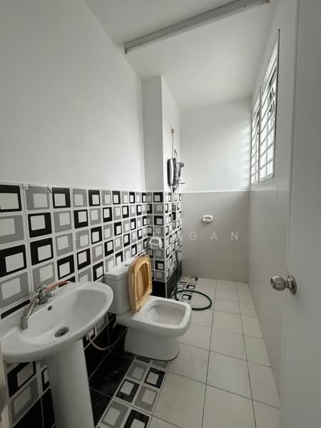 1.5-storey Terraced House for Sale in Iskandar Puteri (Nusajaya) (Johor) - Ethan Gan - Bathroom - PropertyGuru.com.my