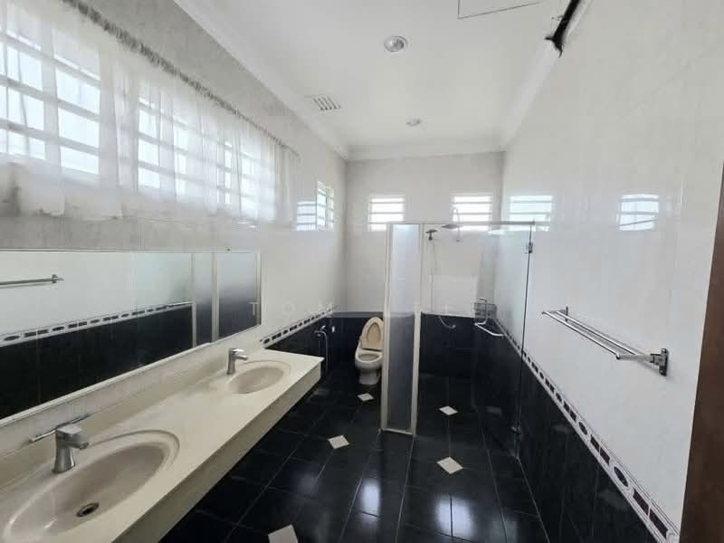 Bungalow for Sale in SS19 (Subang Jaya) - Tom Lee - Bathroom - PropertyGuru.com.my