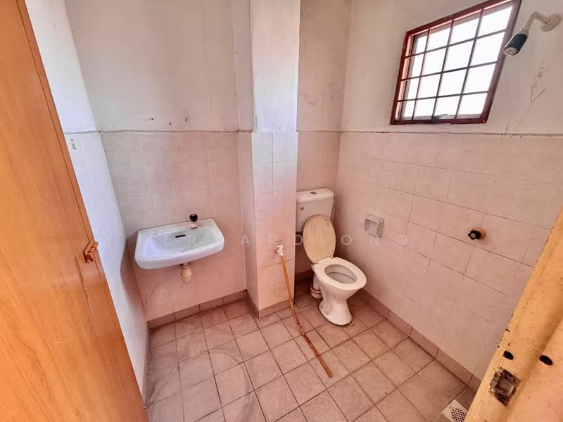 2-storey Terraced House for Sale in Taman Desa Mas (Rawang) - Bernard Ong - Bathroom - PropertyGuru.com.my