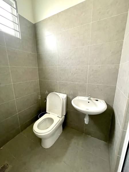 2-storey Terraced House for Sale in Dengkil (Selangor) - Akmal Zakaria - Bathroom - PropertyGuru.com.my
