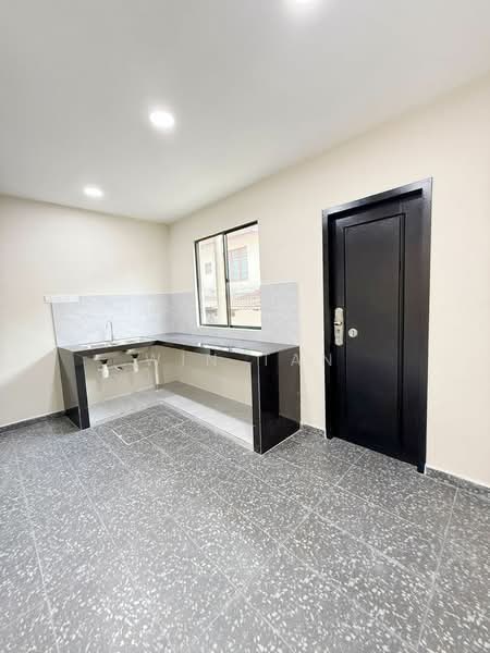 2-storey Terraced House for Sale in Taman Puteri Wangsa (Ulu Tiram) - Win Tan - Kitchen - PropertyGuru.com.my